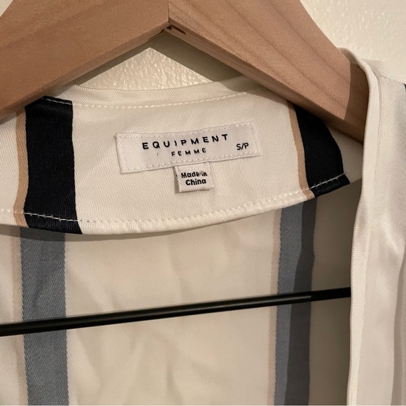 Equipment Femme Leonce Striped Black and.White Classic Wrap Dress - Picture 3 of 3